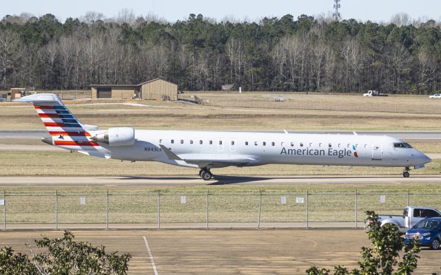 Canadair Regional Jet CRJ-900 (N943LR) - Arriving unusually on 16R/34L due to maintenance beside 16L/34R.