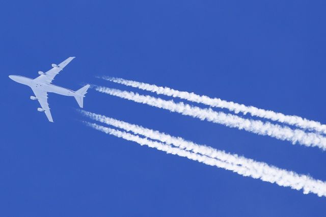 Boeing 747-400 (A6-COM)