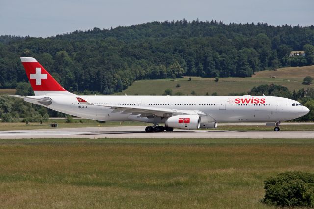 Airbus A330-300 (HB-JHJ)