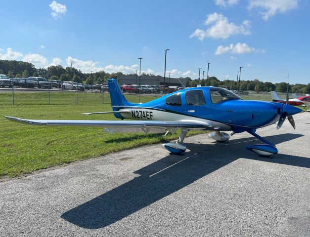 Cirrus SR-22 (N274EF)