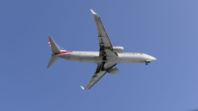 Boeing 737-800 (N960NN)