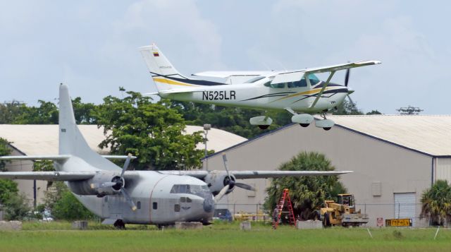 Cessna Skyhawk (N525LR) - On short final fro Rwy 09.