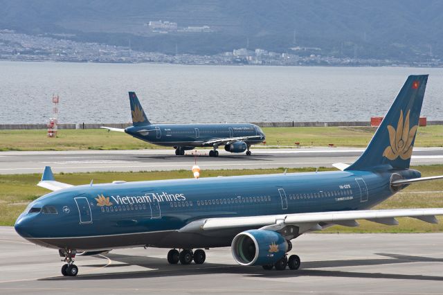Airbus A330-200 (VN-A376) - Vietnam Airlines