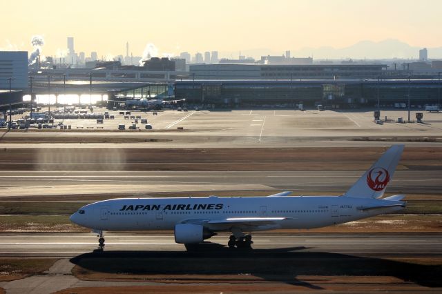 Boeing 777-200 (JA772J)