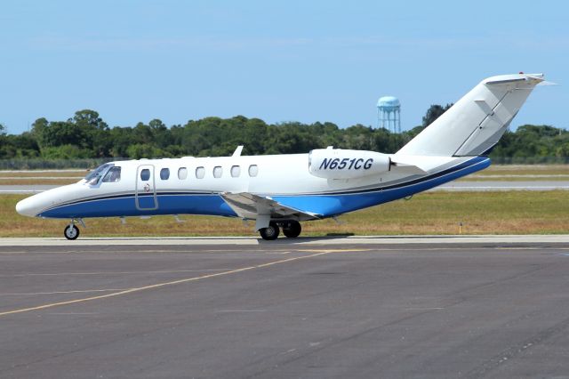 N651CG — - 13/05/2022: On taxi for take-off on runway 12R. Flight to Orlando sanford (SFB).