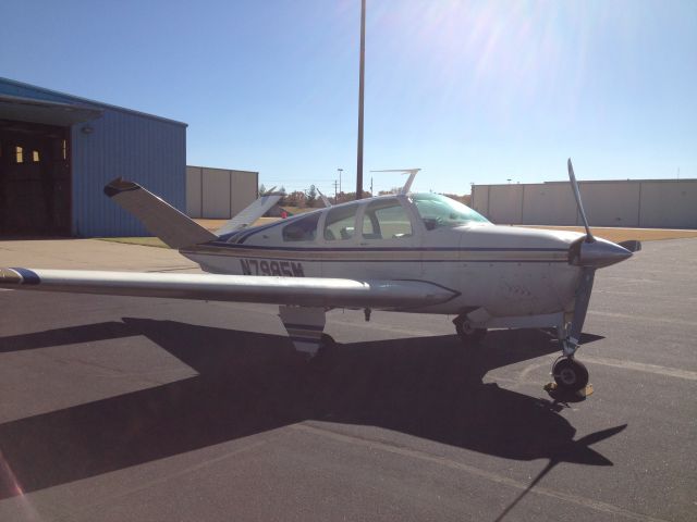 Beechcraft 35 Bonanza (N7985M)