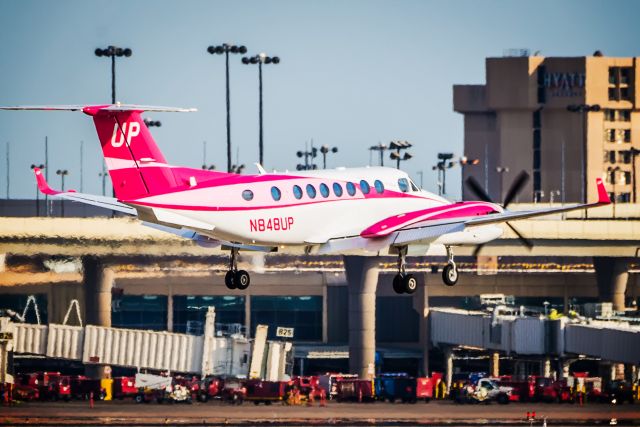 Beechcraft Super King Air 350 (N848UP) - Wheels Up B300C King Air N848UP landing KDFW