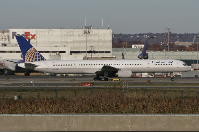 BOEING 757-300 (N75858)
