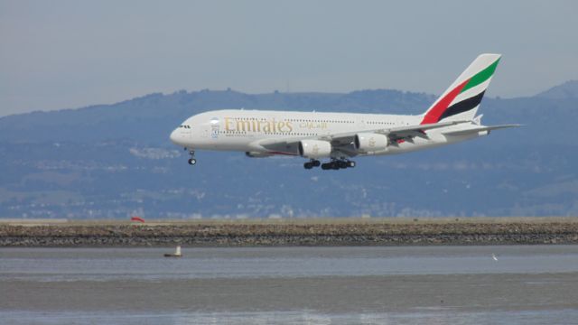 Airbus A380-800 —