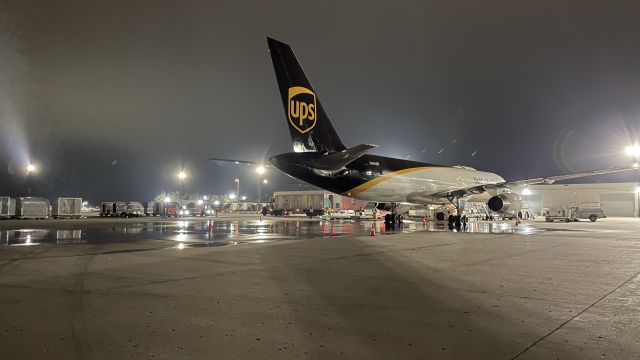 Boeing 757-200 (N446UP) - A beautiful view at SGF, with a UPS Boeing 757-200F prepping for a flight to Louisville (SDF)! Date - January 12, 2023