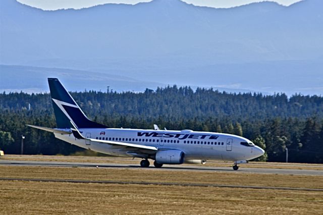 Boeing 737-700 (C-FWBW) - Take off at Comox