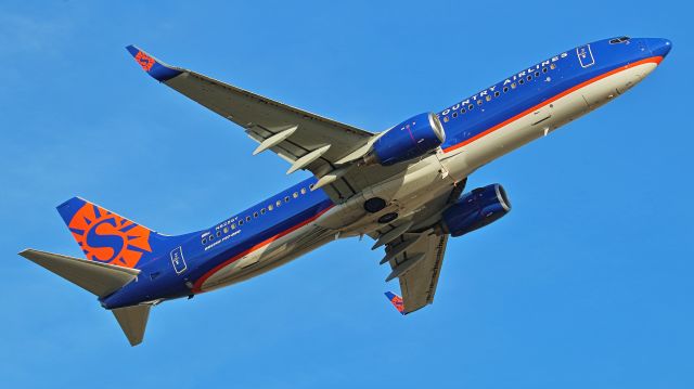 Boeing 737-800 (N828SY) - November 17, 2018, Nashville, TN -- This Sun Country 737-8F2 is departing on runway 20R.