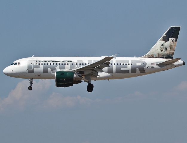 Airbus A319 (N924FR) - Landing at the LAX.