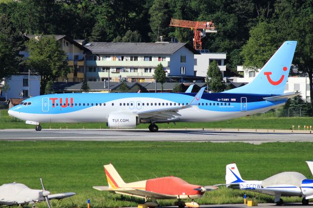 Boeing 737-800 (G-TAWV)