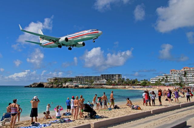 Boeing 737-800 (N913AN)