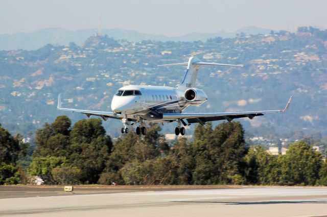 Bombardier Challenger 300 (N518FX)