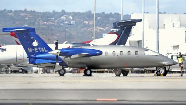 Piaggio P.180 Avanti (M-ETAL) - Piaggio P-180, M-ETAL YPPH 020419