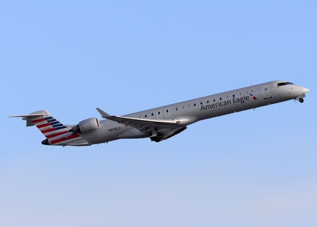 Canadair Regional Jet CRJ-900 (N928LR)