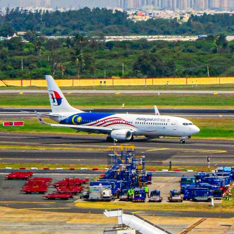 Boeing 737-700 (9M-MXX)