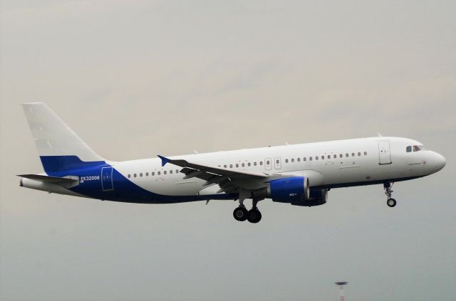 Airbus A320 (EK-32008)