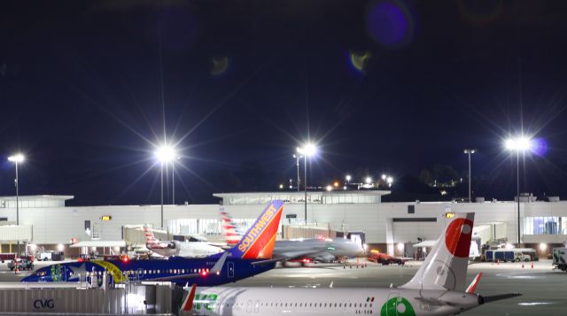 Airbus A320 (XA-VAW) - Here is a shot of Viva A320, Southwest 737(Nevada One), American CRJ-900, and a American E175 all at CVG.