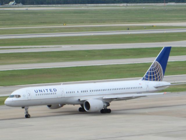 Boeing 757-200 (N511UA)