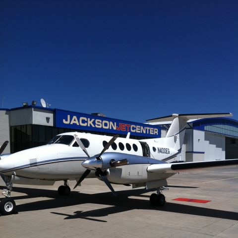 Beechcraft Super King Air 200 (N400EG)
