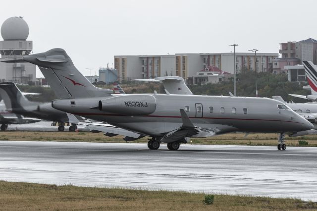 Bombardier Challenger 300 (N533XJ)