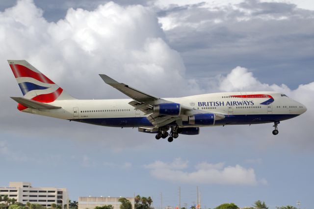 Boeing 747-400 (G-BNLU)