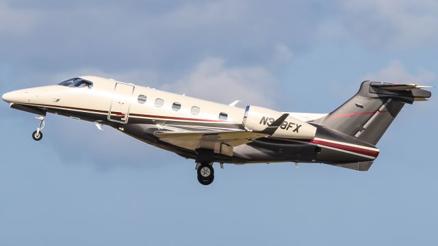 Embraer Phenom 300 (N368FX)