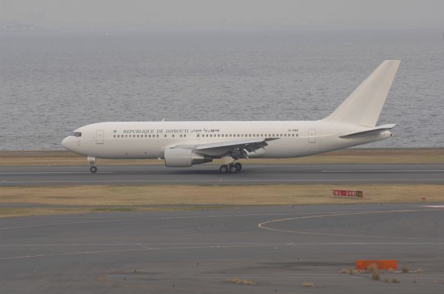 BOEING 767-200 (J2-KBE) - Landing at Haneda Intl Airport 34R on 2010/12/19 Djibouti Gvmt