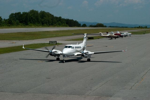 Beechcraft Super King Air 350 (N15WS)