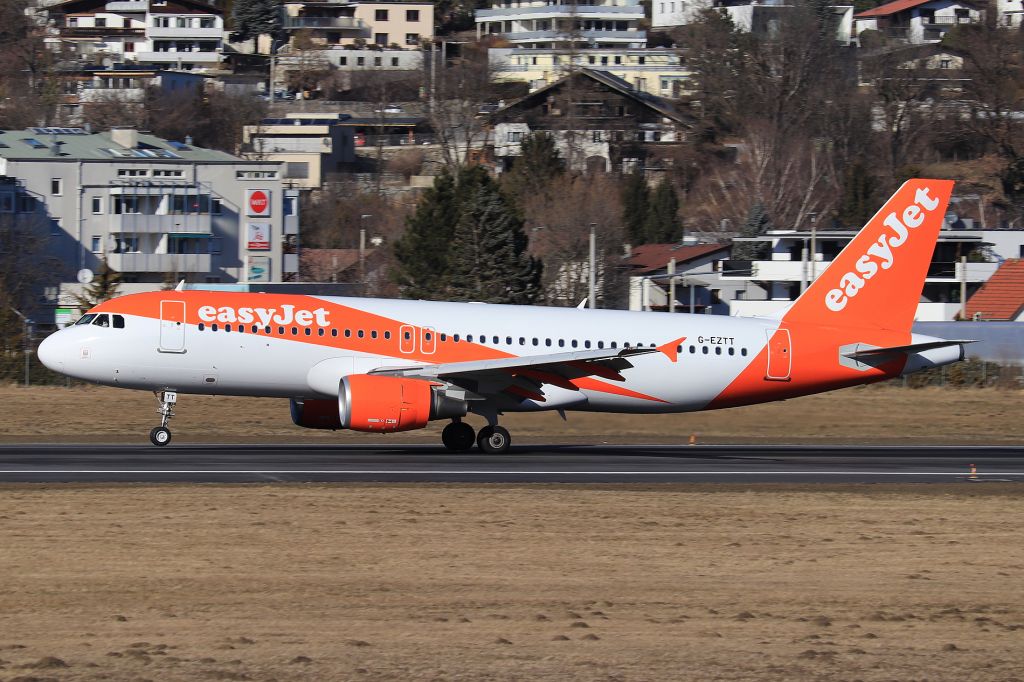Airbus A320 (G-EZTT)