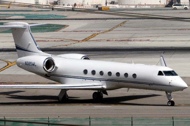 Gulfstream Aerospace Gulfstream V (N385WL) - Taxiing to a parking space at LAX