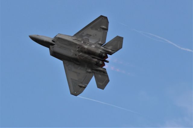 Lockheed F-22 Raptor —