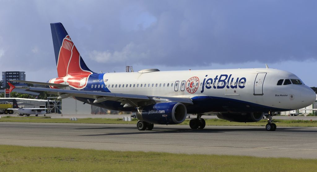 Airbus A320 (N605JB)