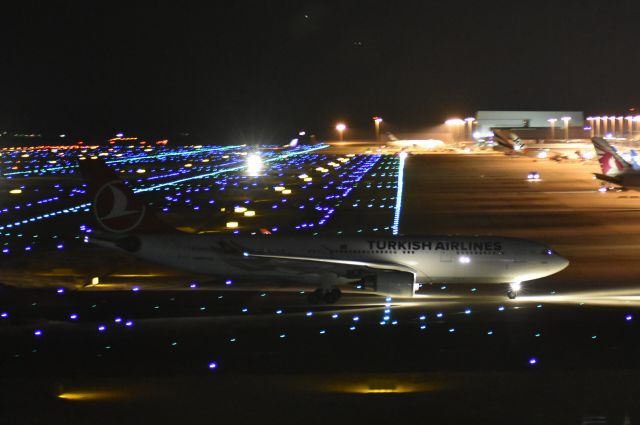 Airbus A330-200 (TC-JNB)