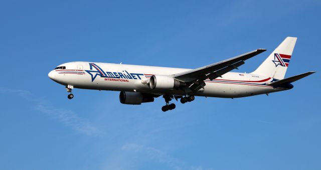 BOEING 767-300 (N373CM) - On final is this 1990 AmeriJet International Boeing 767-338 from the Autumn of 2020.