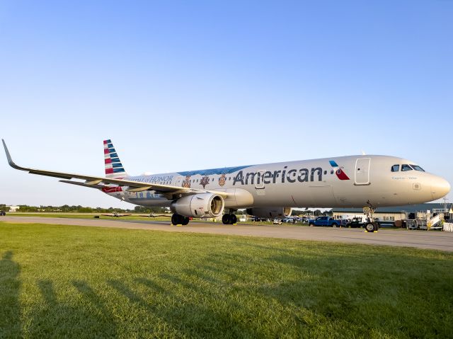 Airbus A321 (N167AN) - The Honor Flight bird, the “Medal of Honor” livery A321
