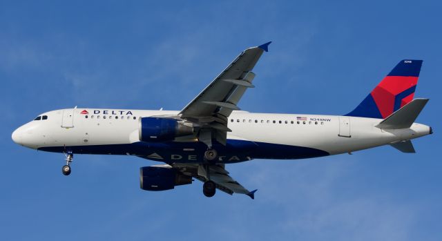 Airbus A320 (N348NW) - Delta A320 landing in Boston!