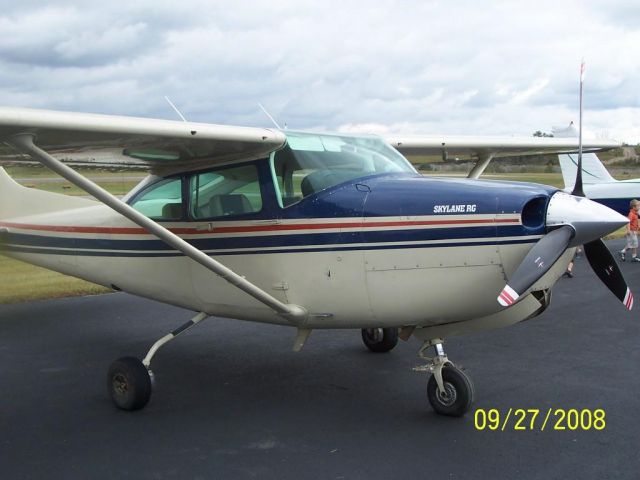 Cessna Skylane (N2AJ) - Big Sandy Regional Airport located in Prestonsburg, KY.