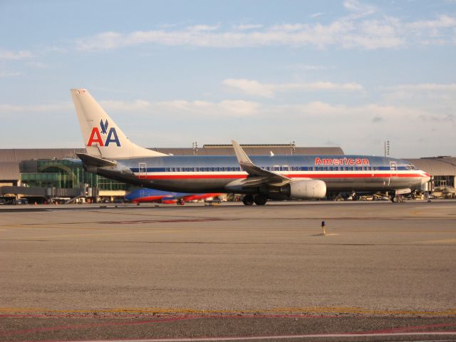 Boeing 737-800 (N962AN) - Holding on RWY 19R