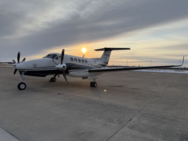 Beechcraft Super King Air 200 (N826WG)