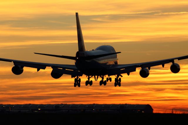 Boeing 747-200 — - Approaching runway 027R at lHR.