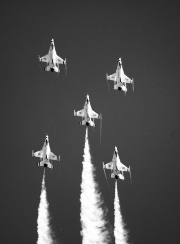 Lockheed F-16 Fighting Falcon —