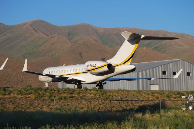 Bombardier Global Express (N393BZ) - 2011 BOMBARDIER INC BD-700-1A10