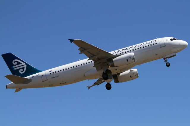 Airbus A320 (ZK-OJS)