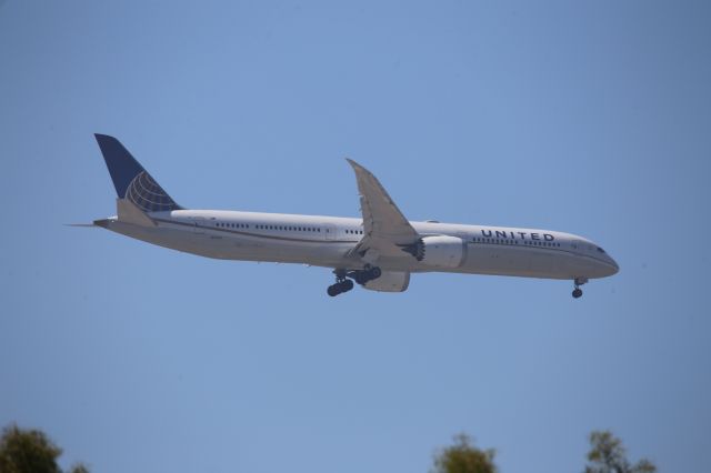 BOEING 787-10 Dreamliner (N17002)