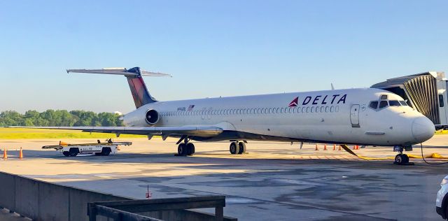 McDonnell Douglas MD-88 (N942DL)