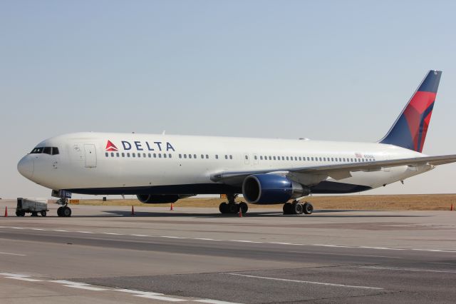 BOEING 767-300 (N126DL) - First Delta 767 I have seen at DIA. This was a charter for the NFLs San Francisco 49ers on 8-26-12.